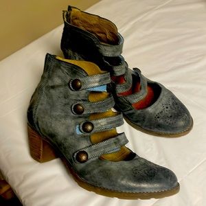Dkode - Leather Boots. Denim blue. great shape made in Portugal.   size 41
